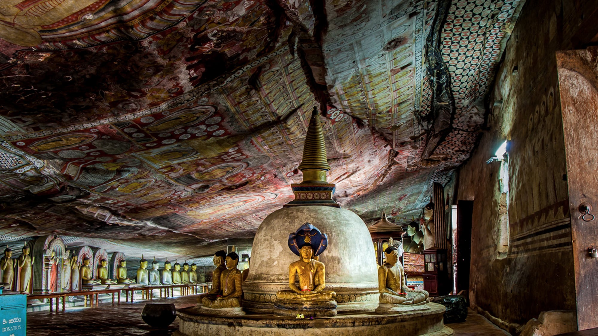 斯里兰卡境内的丹布拉洞穴