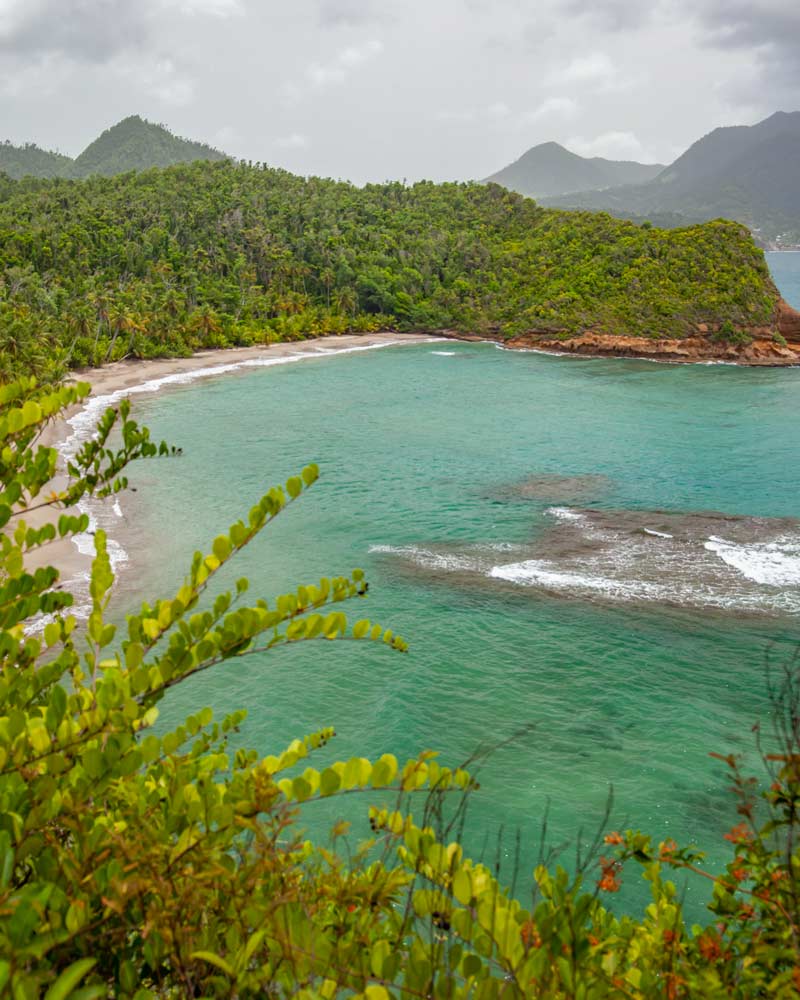 Batabou海滩多米尼加的道路