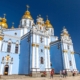 基辅的圣迈克尔大教堂，一座金色圆顶的蓝色大教堂