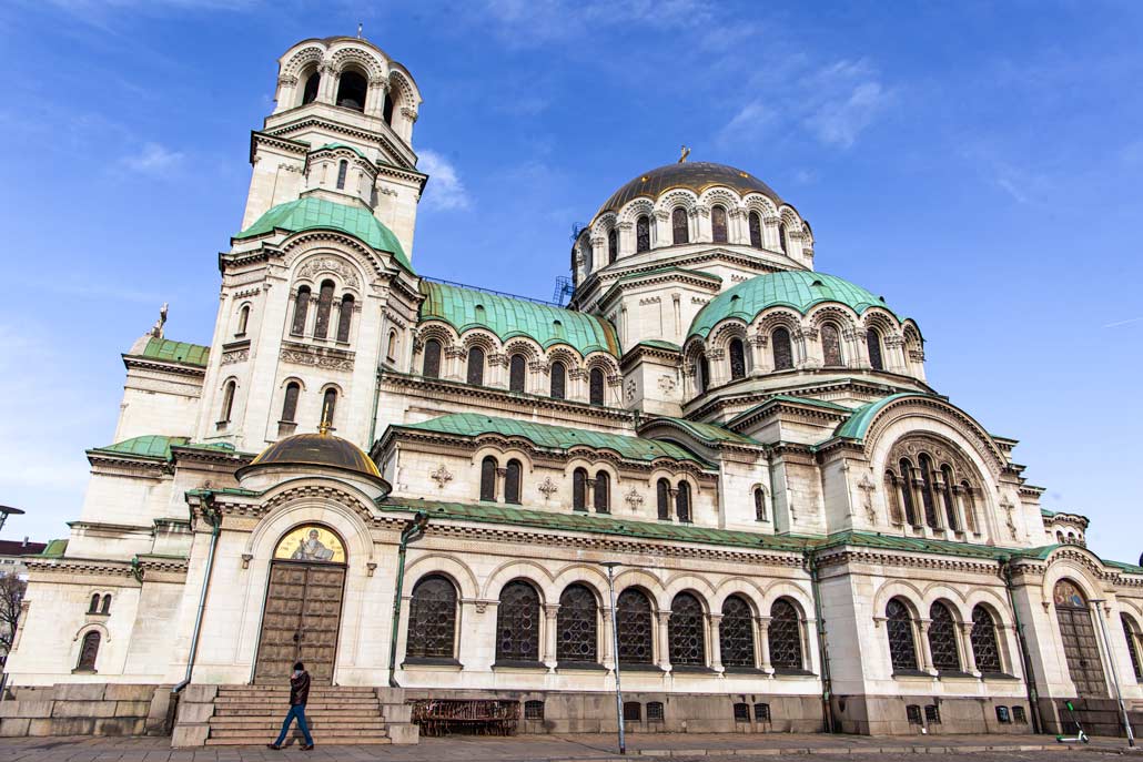 保加利亚首都索非亚市中心的一座巨大教堂