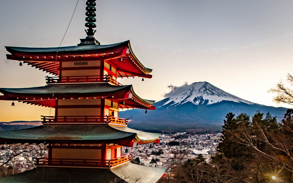从宝塔上看富士山