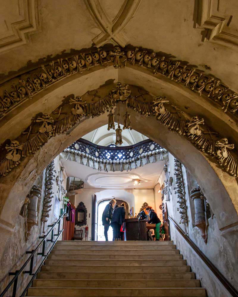 通往骷髅教堂的入口楼梯