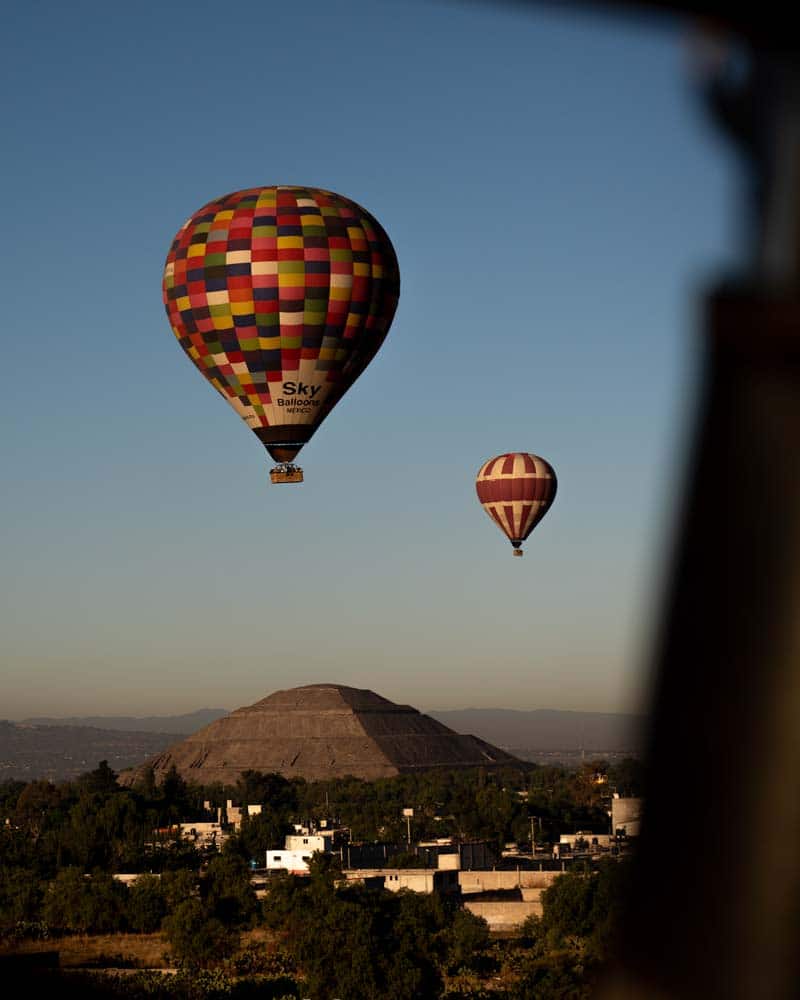 在墨西哥城乘坐气球