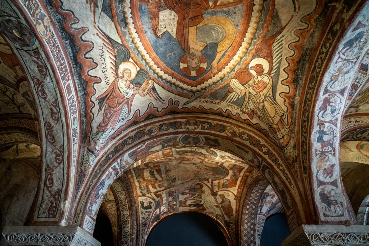 Basílica de San Isidoro内部的详细天花板