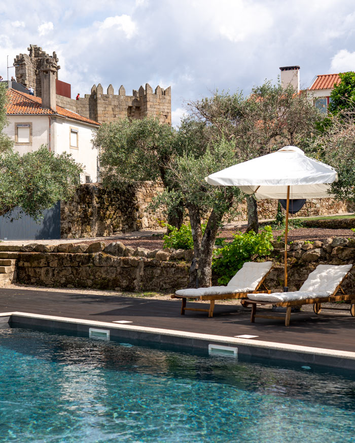 Relaxing by the pool of Pedra Nova in Castelo Novo