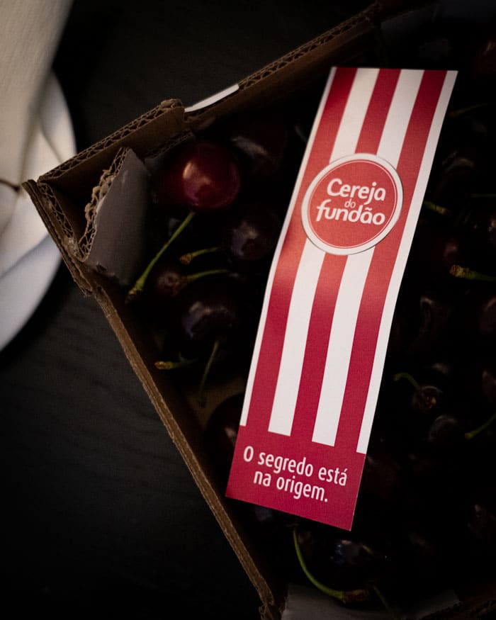 A box of Fundao cherries