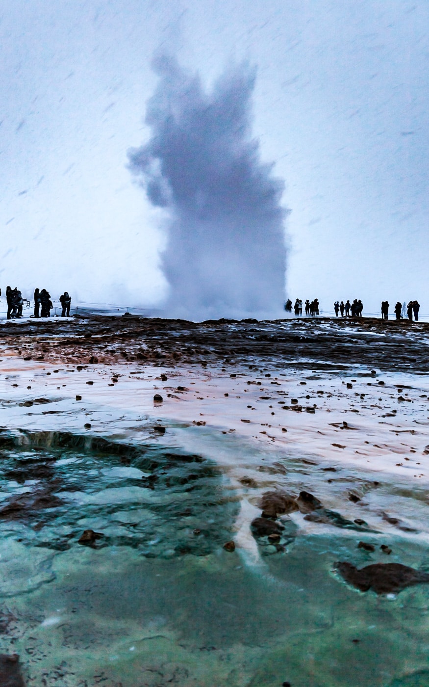 冰岛间歇泉冬天