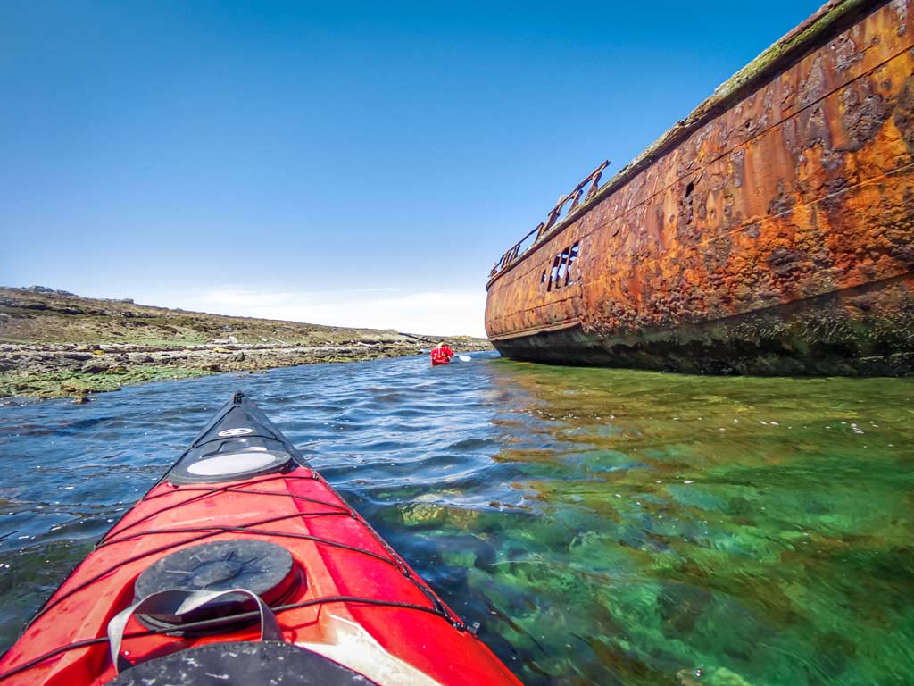 Kayak的沉船和野生动物与马岛户外斯坦利